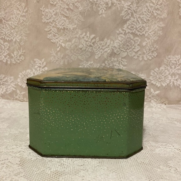 PRICE REDUCTION English Cottage Scene Vintage Tin Box Made in England - Picture 5 of 12